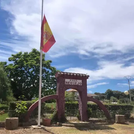 Βίλα Requejo Cerca De Benavente Tr 49426 *