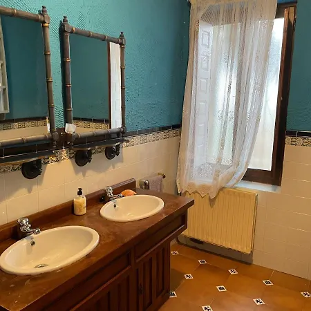 Βίλα Requejo Cerca De Benavente Tr 49426 *